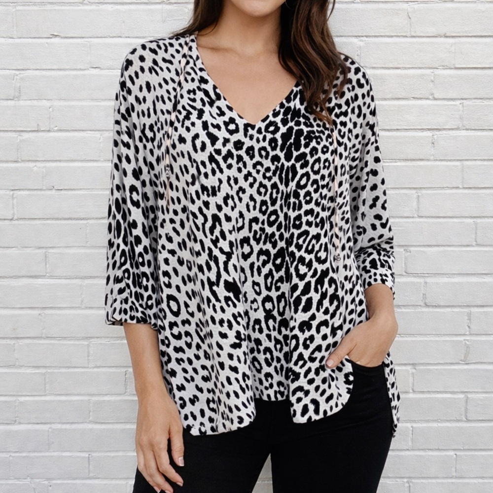 CHASER Slouchy Black & White Leopard Print V-Neck Top w/‎ Hood, SZ S NWOT